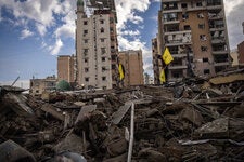 Celebración del alto al fuego el miércoles en Dahiya, una zona al sur de Beirut, que ha sido bombardeada con misiles israelíes en las últimas semanas.